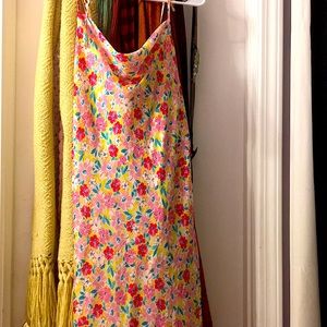 Very beautiful floral pattern, great for Picnics or bike rides.